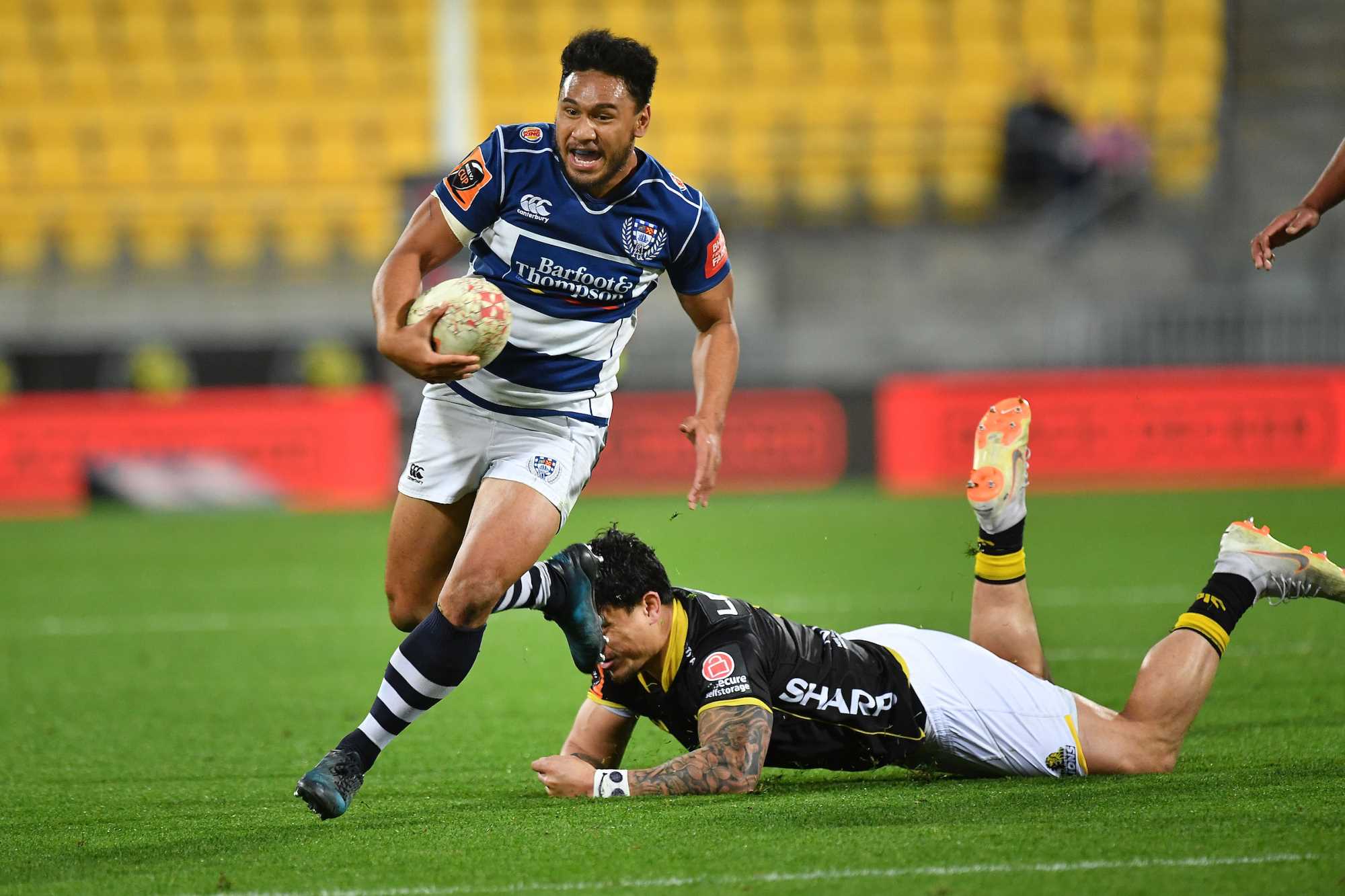 Youthful Auckland travel to the deep South
