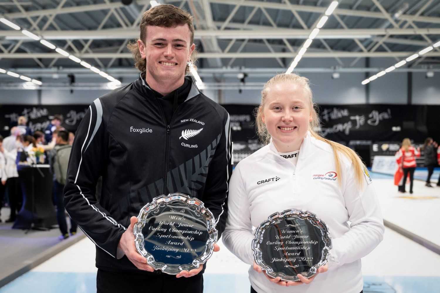 Sportsmanship Award winners Darcy Nevill (NZ) and Erin Mesloe (Norway)